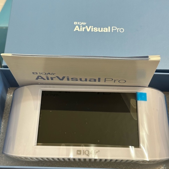 NEW IQAir Air Visual Pro - Picture 3 of 3